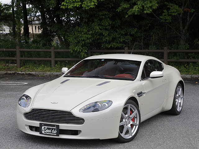 Aston Martin V8 vantage