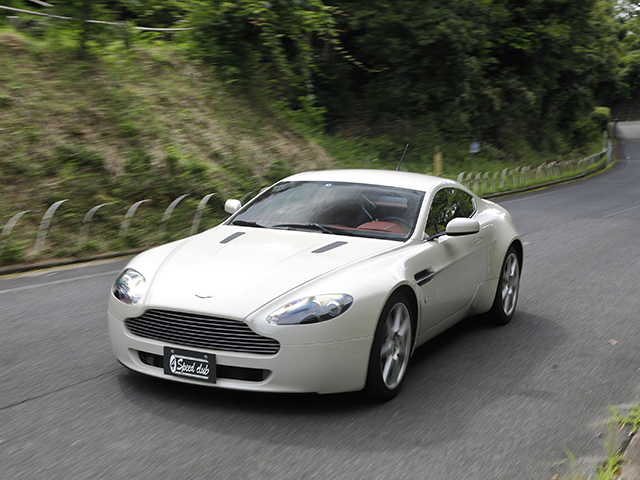 Aston Martin V8 vantage